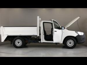 Toyota Hilux 2.0 chassis cab - Image 30