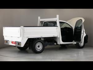 Toyota Hilux 2.0 chassis cab - Image 31