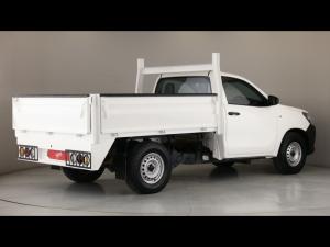 Toyota Hilux 2.0 chassis cab - Image 2