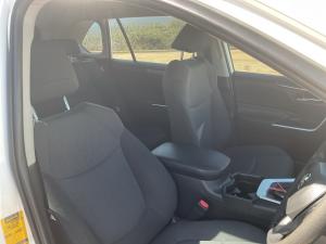 Toyota RAV4 2.0 GX auto - Image 17