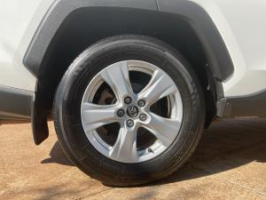 Toyota RAV4 2.0 GX auto - Image 21