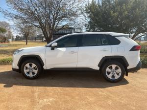 Toyota RAV4 2.0 GX auto - Image 24