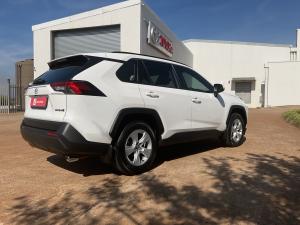 Toyota RAV4 2.0 GX auto - Image 2