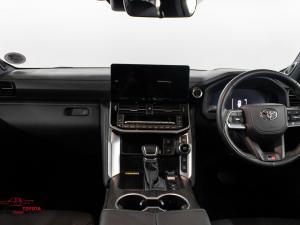 Toyota Land Cruiser 300 3.3D GR-Sport - Image 6