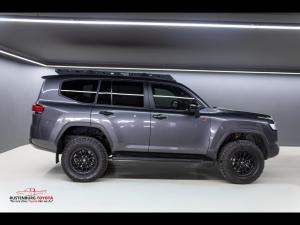 Toyota Land Cruiser 300 3.3D GR-Sport - Image 3