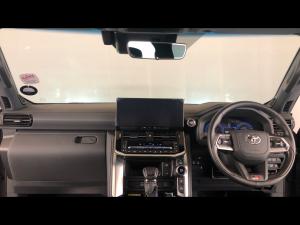 Toyota Land Cruiser 300 3.3D GR-Sport - Image 6