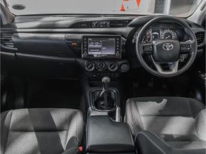 Toyota Hilux 2.4GD-6 double cab Raider manual - Image 6