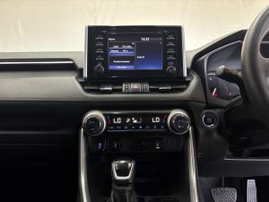 Toyota RAV4 2.0 VX - Image 13