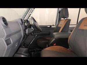 Toyota Land Cruiser 79 4.5D-4D V8 double cab LX - Image 7