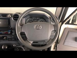 Toyota Land Cruiser 79 4.5D-4D V8 double cab LX - Image 8