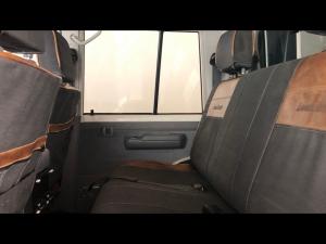 Toyota Land Cruiser 79 4.5D-4D V8 double cab LX - Image 11
