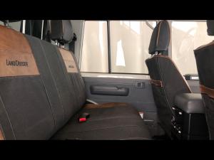 Toyota Land Cruiser 79 4.5D-4D V8 double cab LX - Image 12