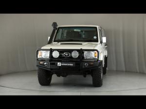 Toyota Land Cruiser 79 4.5D-4D V8 double cab LX - Image 4