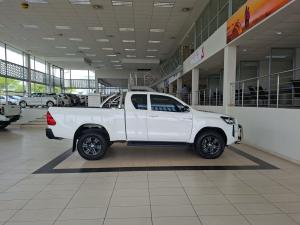 Toyota Hilux 2.4GD-6 Xtra cab Raider manual - Image 3