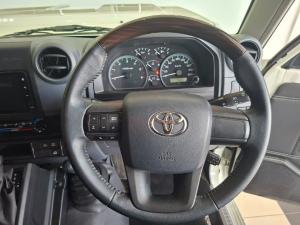 Toyota Land Cruiser 79 2.8GD-6 double cab auto - Image 8