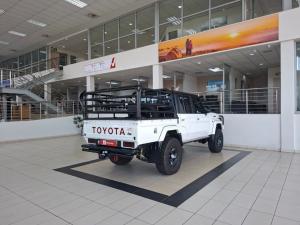 Toyota Land Cruiser 79 2.8GD-6 double cab auto - Image 2