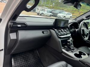 Toyota Land Cruiser 300 3.3D GR-Sport - Image 7
