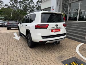 Toyota Land Cruiser 300 3.3D GR-Sport - Image 22