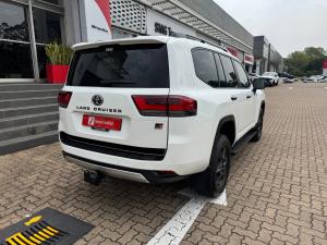 Toyota Land Cruiser 300 3.3D GR-Sport - Image 2