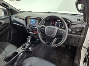 Isuzu D-Max 3.0TD double cab V-Cross 4x4 - Image 7