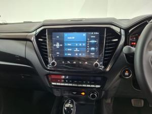 Isuzu D-Max 3.0TD double cab V-Cross 4x4 - Image 9