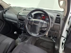 Isuzu D-Max Gen 6 250 single cab Fleetside safety - Image 7