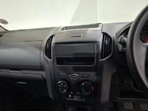 Isuzu D-Max Gen 6 250 single cab Fleetside safety - Image 8