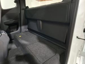 Isuzu D-Max 1.9TD Extended cab LS manual - Image 9