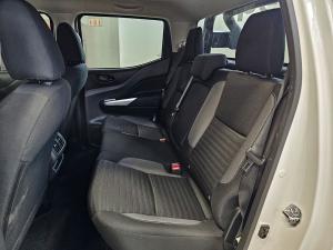 Nissan Navara 2.5DDTi double cab SE Plus auto - Image 18