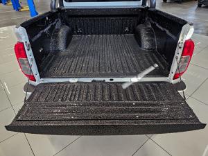 Nissan Navara 2.5DDTi double cab SE Plus auto - Image 19
