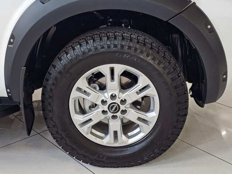 Nissan Navara Navara 2.5DDTi double cab SE Plus auto