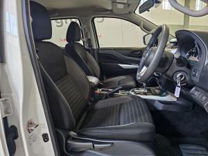 Nissan Navara 2.5DDTi double cab SE Plus auto - Image 8