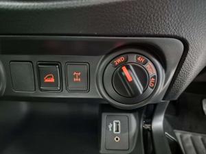 Nissan Navara 2.5DDTI PRO-4X Warrior 4X4 automatic D/C - Image 20