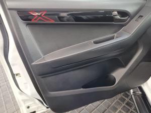 Isuzu D-Max 300 3.0TD double cab X-Rider - Image 12