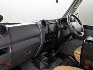 Toyota Land Cruiser 79 4.5D-4D V8 double cab LX - Image 7