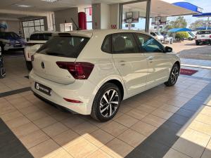 Volkswagen Polo hatch 1.0TSI Life auto - Image 2