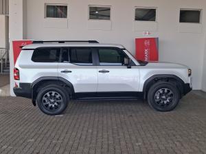 Toyota Land Cruiser Prado 2.8GD VX-R - Image 3