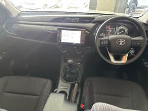 Toyota Hilux 2.4GD-6 double cab Raider manual - Image 6