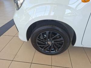 Toyota Vitz 1.0 XR auto - Image 12