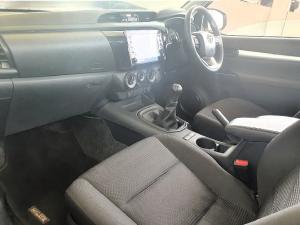 Toyota Hilux 2.4GD-6 single cab 4x4 Raider manual - Image 8