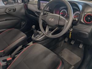 Hyundai Grand i10 1.0 Premium hatch - Image 9