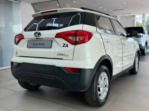 Mahindra XUV300 1.2T W6 - Image 8