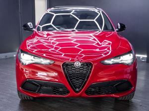 Alfa Romeo Stelvio 2.0T Veloce Q4 - Image 10