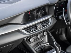 Alfa Romeo Stelvio 2.0T Veloce Q4 - Image 18