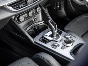 Alfa Romeo Stelvio 2.0T Veloce Q4 - Image 19
