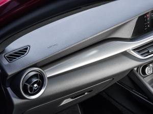 Alfa Romeo Stelvio 2.0T Veloce Q4 - Image 20