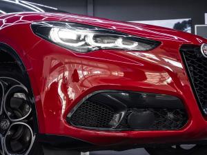 Alfa Romeo Stelvio 2.0T Veloce Q4 - Image 3