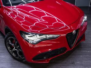 Alfa Romeo Stelvio 2.0T Veloce Q4 - Image 4