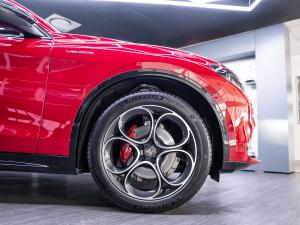 Alfa Romeo Stelvio 2.0T Veloce Q4 - Image 8