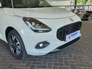 Suzuki Swift 1.2 GLX auto - Image 12